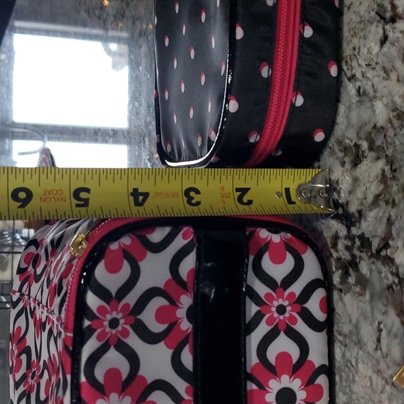 Set of 4 New Cosmetic Bags - Picture 4 of 10